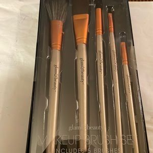 Makeup brushes